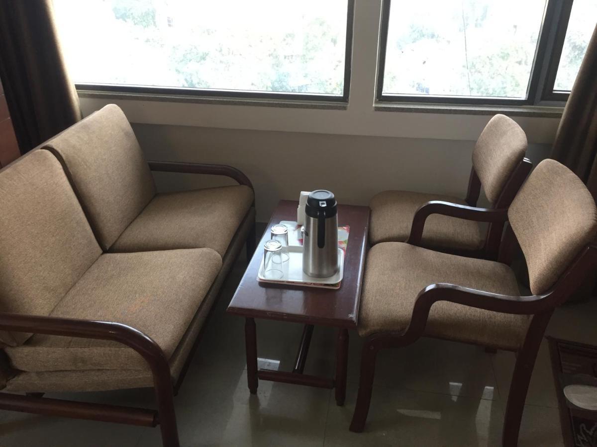 אחמדאבאד Hotel Apex מראה חיצוני תמונה