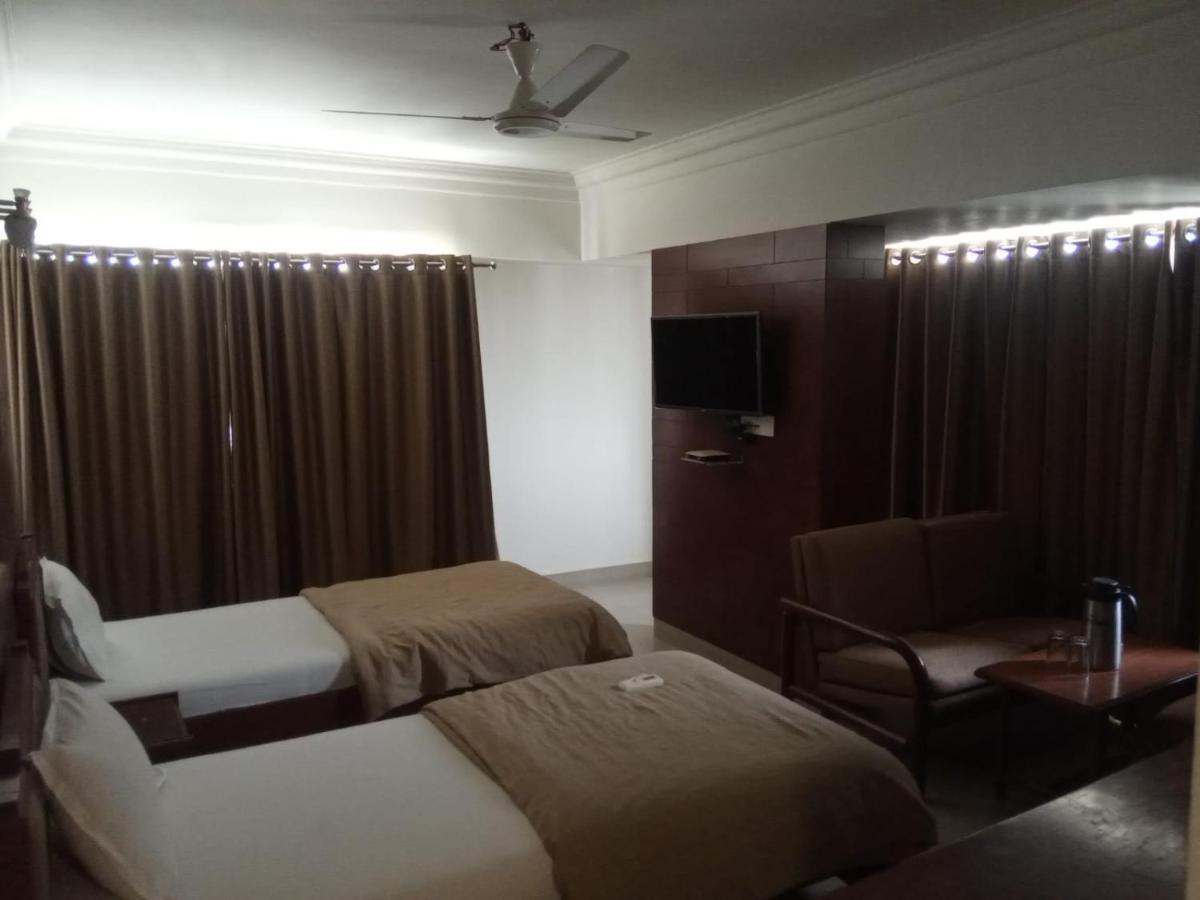 אחמדאבאד Hotel Apex מראה חיצוני תמונה