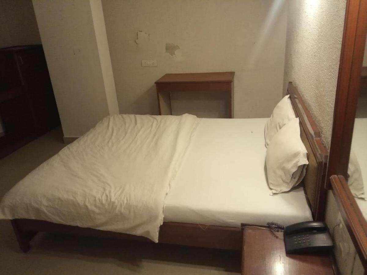 אחמדאבאד Hotel Apex מראה חיצוני תמונה