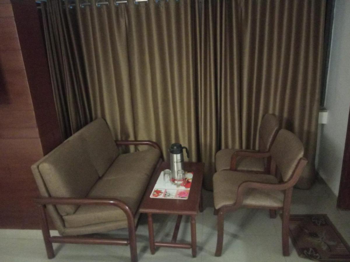 אחמדאבאד Hotel Apex מראה חיצוני תמונה
